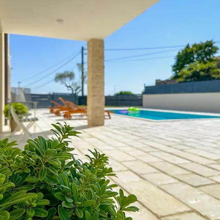 Gaudeo By Interhome