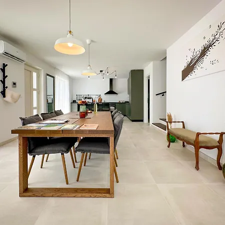 Gaudeo By Interhome